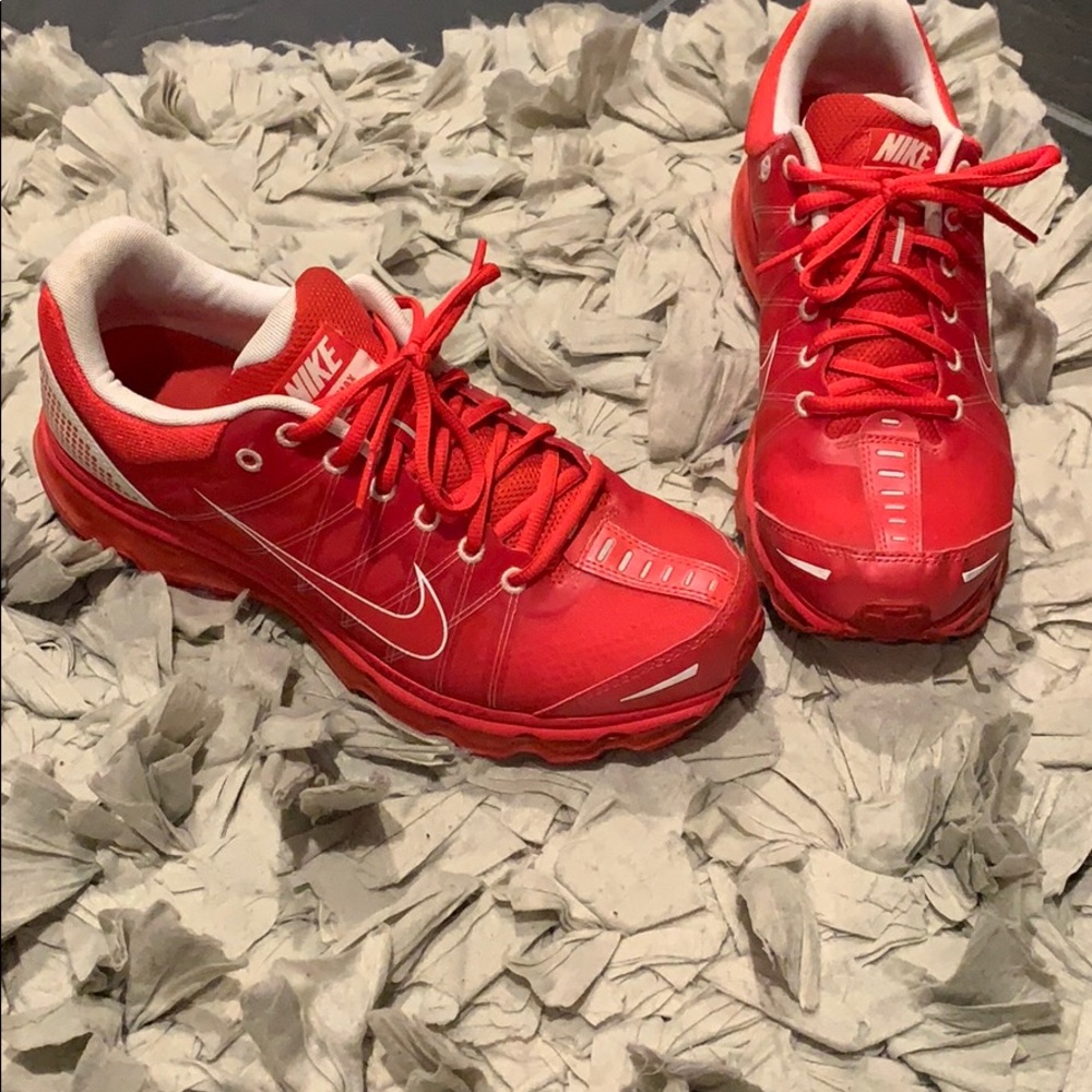 Men’s red Nike Airmax